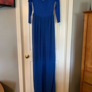 Long blue maternity dress with slit in the front